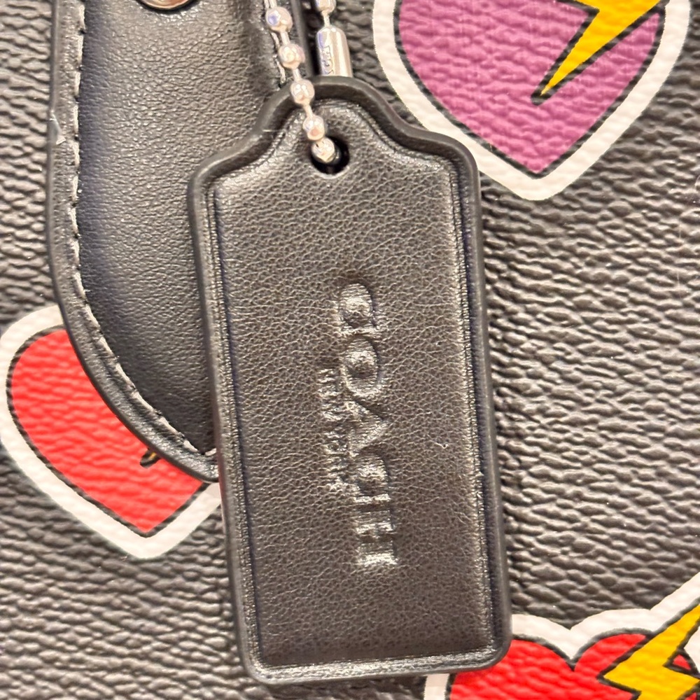 COACH Gallery Tote Bag with Heart Bolt Print (model number CW434) NWT $380+ - Picture 7 of 15
